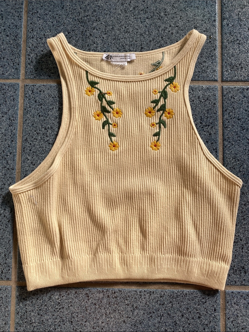ZARA Crop Top ribbed racerback yellow / yellow flower embroidery / XS - S